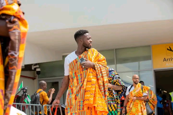 The Black Stars of Ghana land on Ivory Coast airport in a pure Ghanaian traditional style.